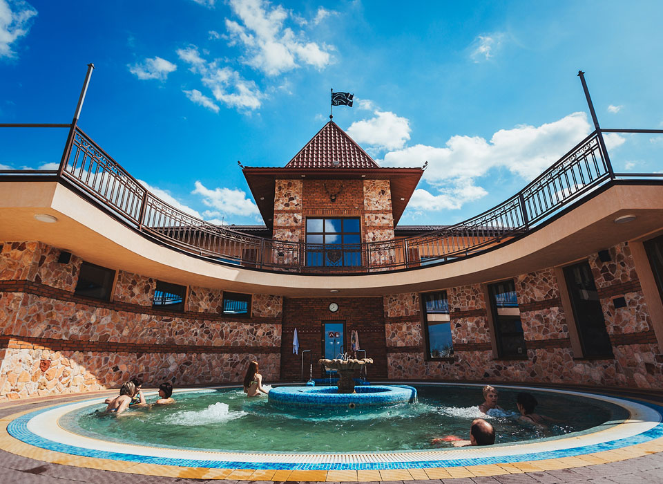 Бассейны и спа. Сколько стоит отдых на термальных водах Закарпатья осенью